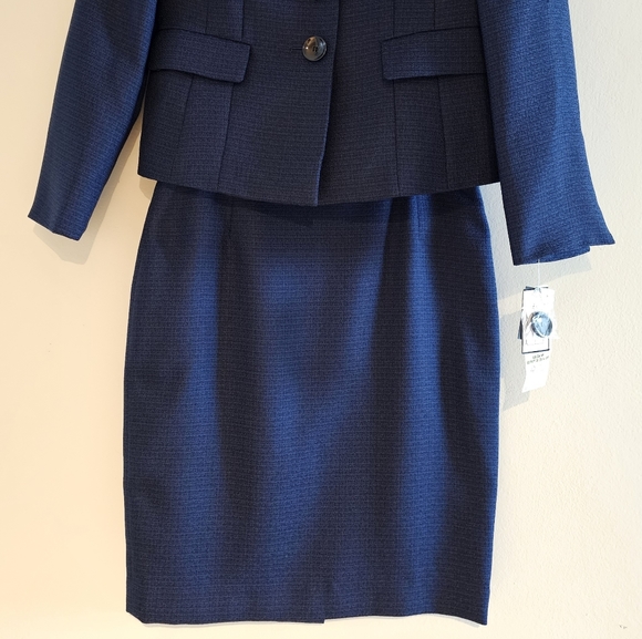 LE SUIT Petite 3 Button Navy Blue Two Piece Skirt Suit - Picture 3 of 14